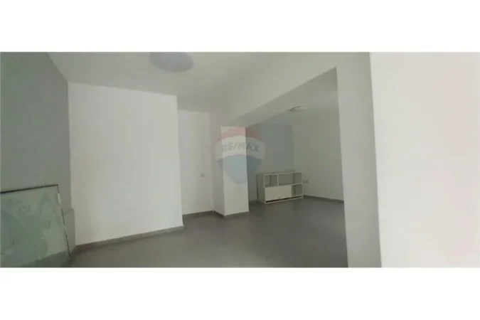 Tirane, shitet dyqan Kati 0, 35 m² 90.000 € (Myslym Shyri)