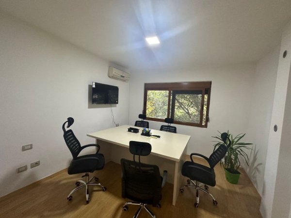 Tirane, jepet me qera zyre Kati 2, 70 m² 900 € (Rruga e Barikadave)
