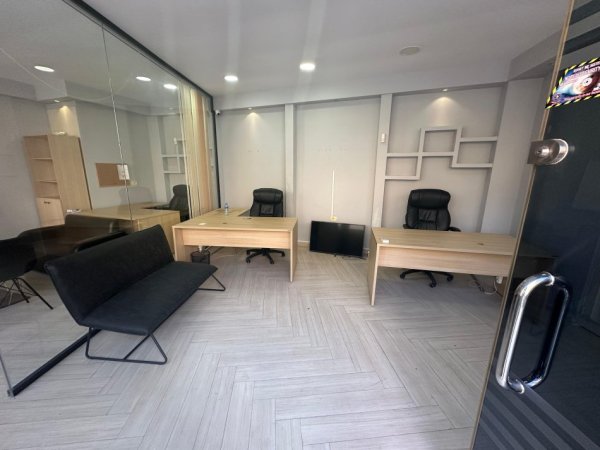 Tirane, jepet me qera zyre Kati 0, (Mine Peza)