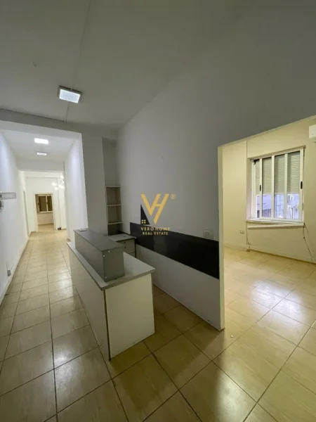 Tirane, jepet me qera zyre Kati 2, 140 m² 1.500 € (BLLOK)