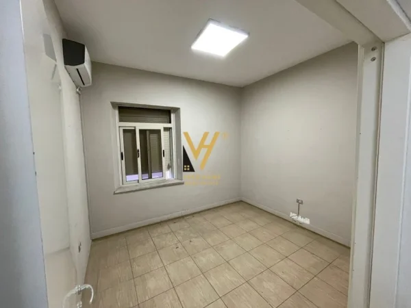 Tirane, jepet me qera zyre Kati 2, 140 m² 1.500 € (BLLOK)