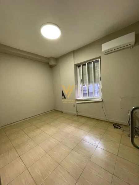 Tirane, jepet me qera zyre Kati 2, 140 m² 1.500 € (BLLOK)