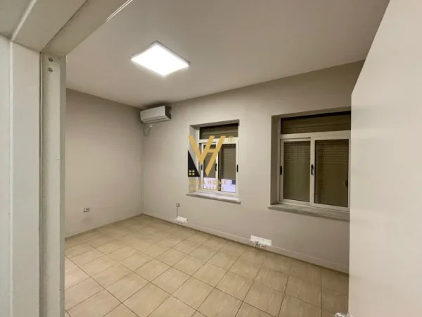 Tirane, jepet me qera zyre Kati 2, 140 m² 1.500 € (BLLOK)
