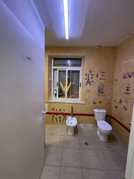 Tirane, jepet me qera zyre Kati 2, 140 m² 1.500 € (BLLOK)