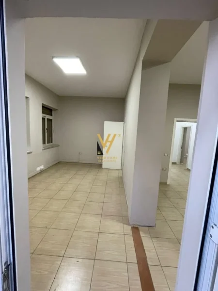 Tirane, jepet me qera zyre Kati 2, 140 m² 1.500 € (BLLOK)