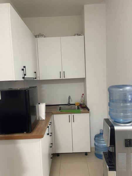 Tirane, jepet me qera zyre Kati 2, 162 m² 2.000 € (Rruga e Kosovareve)