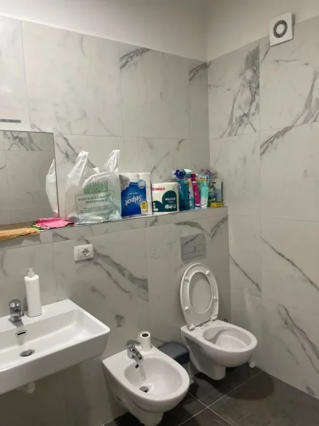 Tirane, jepet me qera zyre Kati 2, 162 m² 2.000 € (Rruga e Kosovareve)