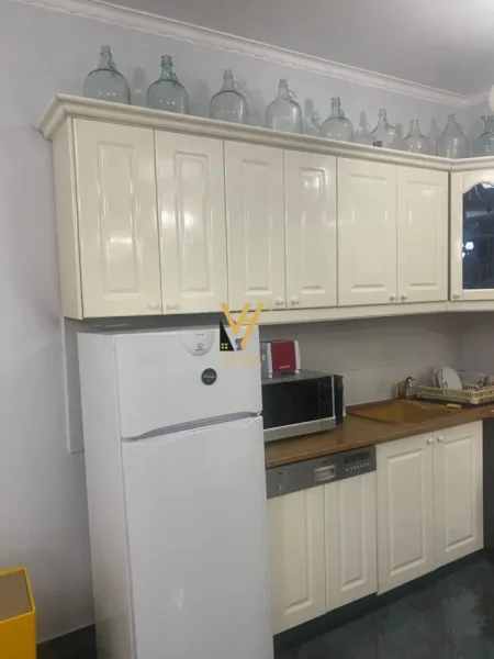 Tirane, jepet me qera apartament 2+1+Ballkon Kati 7, 120 m² 900 € (SHESHI WILLSON)