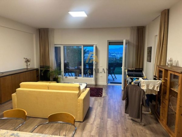 Tirane, shitet Vile , 390 m² 750.000 € (Farke)