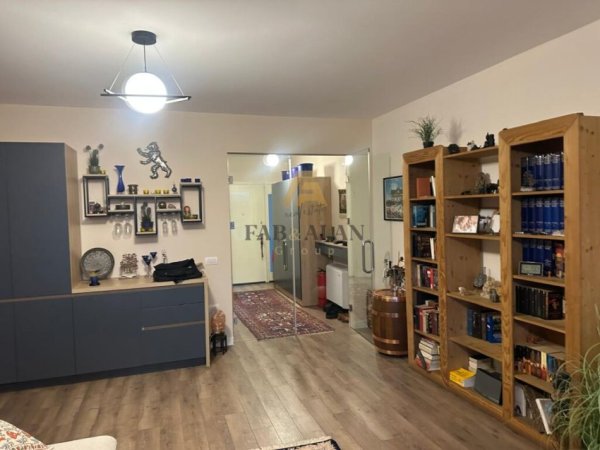 Tirane, shitet Vile , 390 m² 750.000 € (Farke)