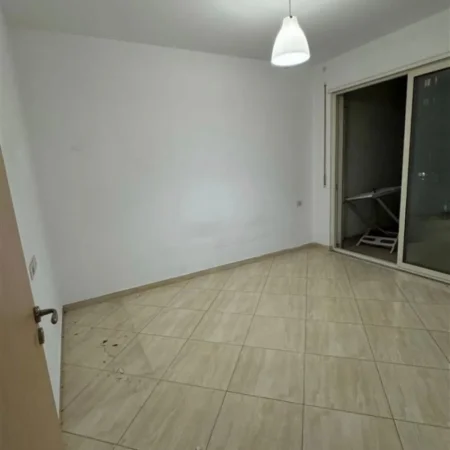 Tirane, jepet me qera zyre Kati 3, 115 m² 800 € (Astir)
