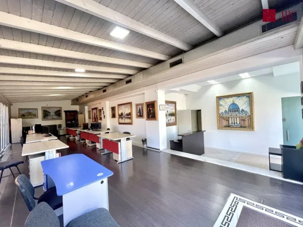 Tirane, shitet ambjent biznesi Kati 0, 216 m² 600.000 € (Ambasada Amerikane)