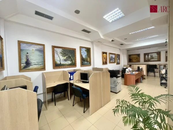 Tirane, shitet ambjent biznesi Kati 0, 216 m² 600.000 € (Ambasada Amerikane)