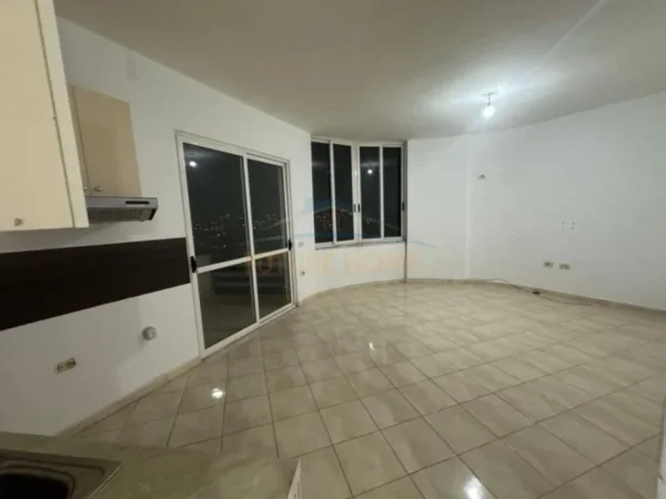 Tirane, shitet apartament 1+1+Ballkon Kati 5, 72 m² 78.000 € (Rruga Shefqet Kuka)
