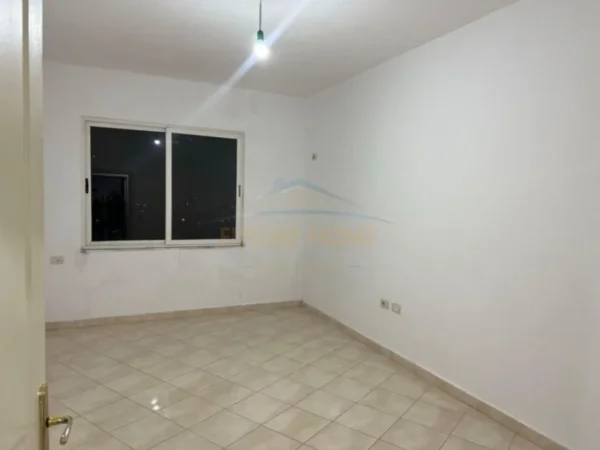 Tirane, shitet apartament 1+1+Ballkon Kati 5, 72 m² 78.000 € (Rruga Shefqet Kuka)