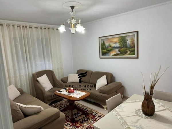 Tirane, jepet me qera apartament 1+1 Kati 5, 55 m² 400 € (LAPRAKE)