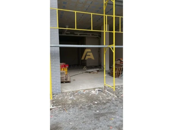 Tirane, shitet ambjent biznesi Kati 0, 208 m² 600.000 € (Prane SPAK, Ish Stacioni i Trenit)