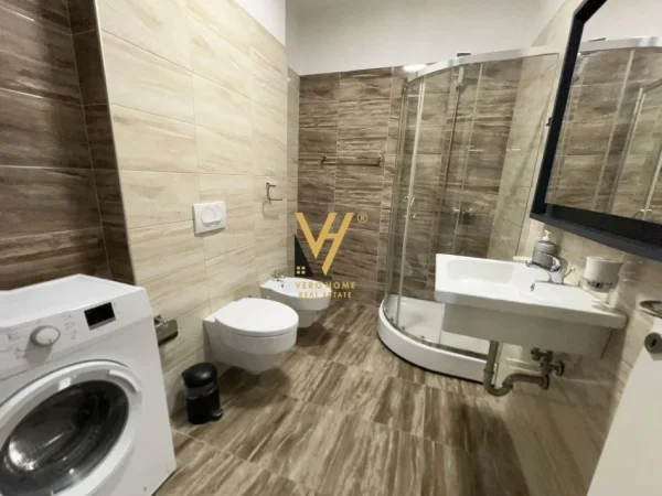 Tirane, jepet me qera apartament 2+1+Ballkon Kati 4, 88 m² 1.500 € (RRUGA E KAVAJES)