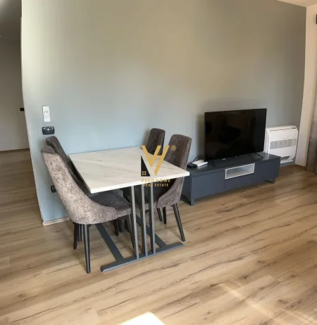 Tirane, jepet me qera apartament 2+1+Ballkon Kati 4, 88 m² 1.500 € (RRUGA E KAVAJES)