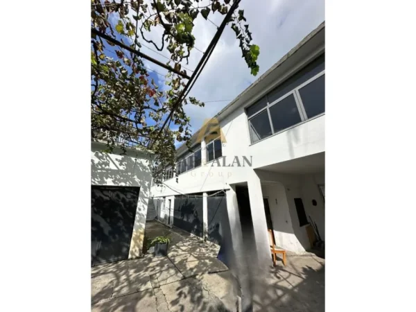 Tirane, shitet ambjent biznesi , 706 m² 2.500.000 € (Mbrapa Asllan Rusit, ish Fusha e Aviacionit)