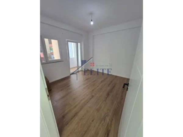Tirane, shitet apartament 2+1+Ballkon Kati 2, 87 m² 210.000 € (Rruga e Elbasanit)