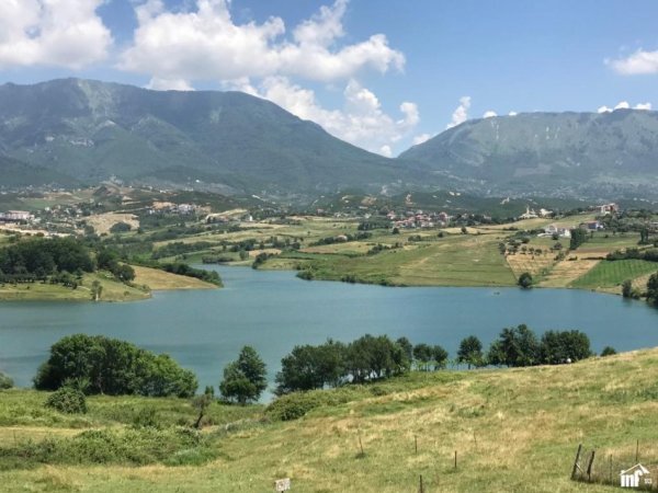 Tirane, shitet Vile , 579 m² 493.965 € (Liqeni Farkes)