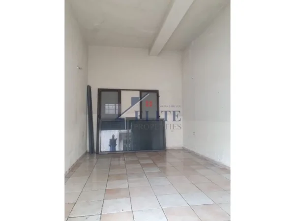Tirane, jepet me qera dyqan Kati 0, 25 m² 300 € (Komuna e Parisit)