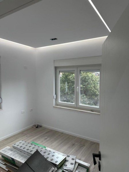 Tirane, jepet me qera zyre Kati 4, 62 m² 800 € (Bllok)