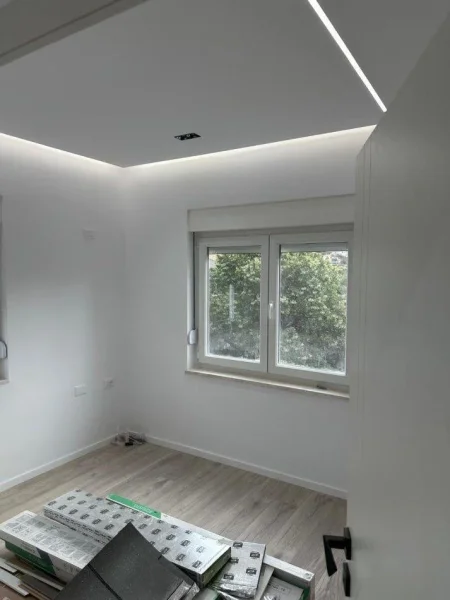 Tirane, jepet me qera zyre Kati 4, 62 m² 800 € (Bllok)