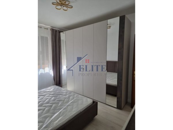 Tirane, jepet me qera apartament 1+1+Ballkon Kati 3, 70 m² 650 € (Komuna e Parisit)