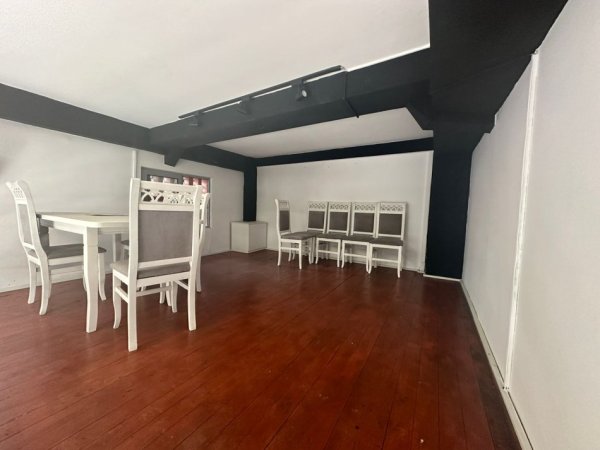 Tirane, jepet me qera dyqan Kati 0, 31 m² 1.500 € (21 dhjetori)