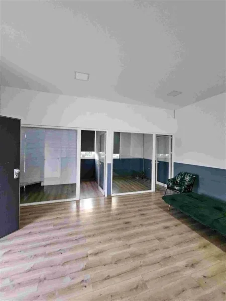 Tirane, jap me qera magazine Kati 0, 500 m² 1.200 € (DOMJE)