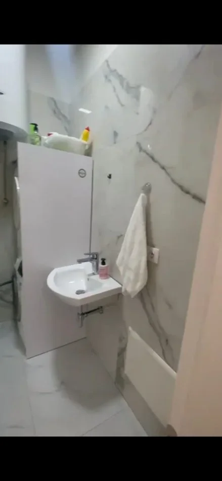 Tirane, jap me qera magazine Kati 0, 500 m² 1.200 € (DOMJE)