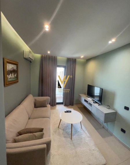 Tirane, jepet me qera apartament 1+1+Ballkon Kati 4, 68 m² 1.200 € (RRUGA E KAVAJES)