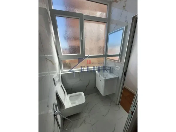 Tirane, shitet apartament 2+1+Ballkon Kati 5, 89 m² 185.000 € (Rruga e Dibres)