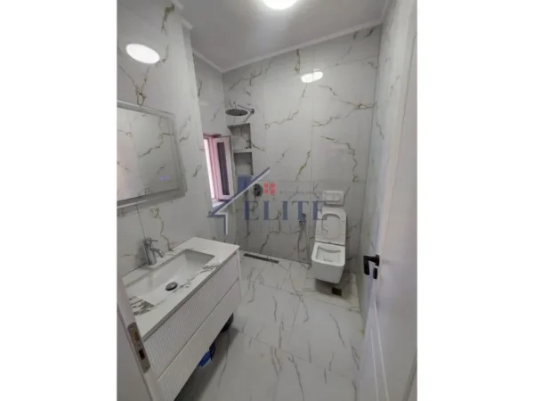 Tirane, shitet apartament 2+1+Ballkon Kati 5, 89 m² 185.000 € (Rruga e Dibres)