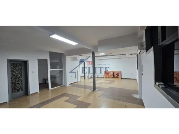 Tirane, jepet me qera zyre Kati 0, 98 m² 600 € (21 Dhjetori)