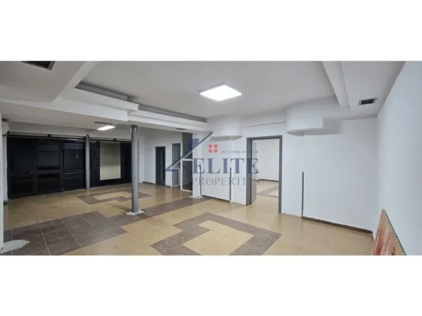 Tirane, jepet me qera zyre Kati 0, 98 m² 600 € (21 Dhjetori)