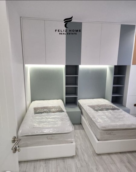 Tirane, jepet me qera apartament 3+1+Ballkon Kati 7, 111 m² 1.250€ (KOMPLEKSI DELIJORGJI)