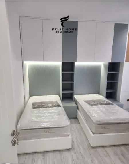 Tirane, jepet me qera apartament 3+1+Ballkon Kati 7, 111 m² 1.250€ (KOMPLEKSI DELIJORGJI)