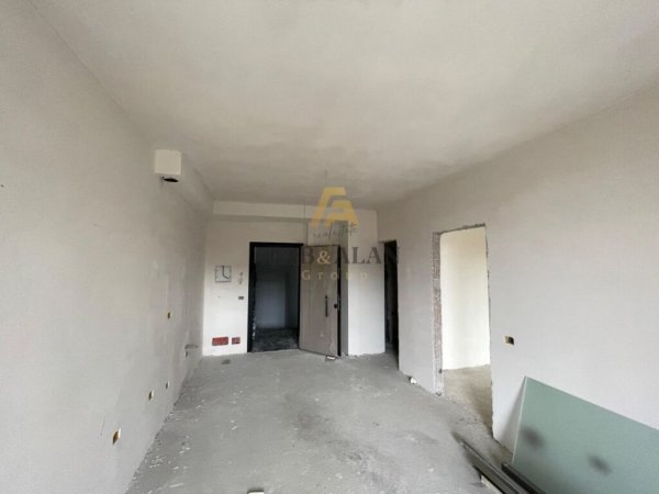 Tirane, shitet apartament 1+1 Kati 3, 74 m² 148.000 € (Mine Peza)