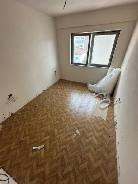 Tirane, jepet me qera apartament 1+1+Ballkon Kati 3, 65 m² 450 € (Fusha e Aviacionit)