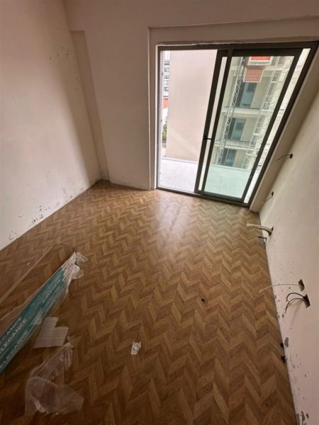 Tirane, jepet me qera apartament 1+1+Ballkon Kati 3, 65 m² 450 € (Fusha e Aviacionit)