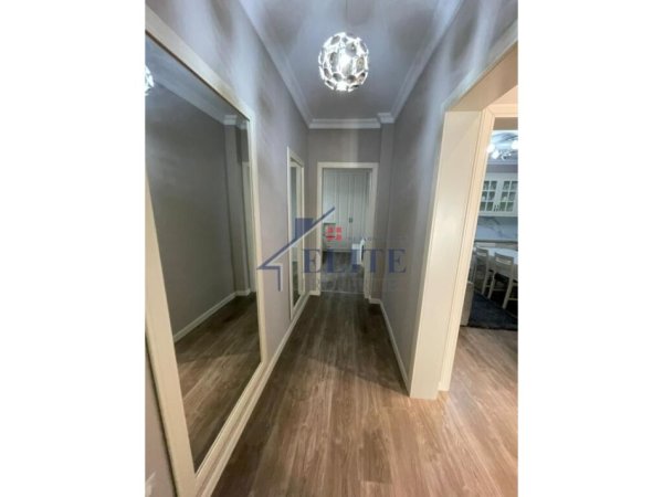 Tirane, jepet me qera apartament 2+1+Ballkon Kati 2, 150 m² 600 € (Fresku)