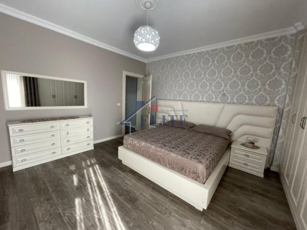 Tirane, jepet me qera apartament 2+1+Ballkon Kati 2, 150 m² 600 € (Fresku)