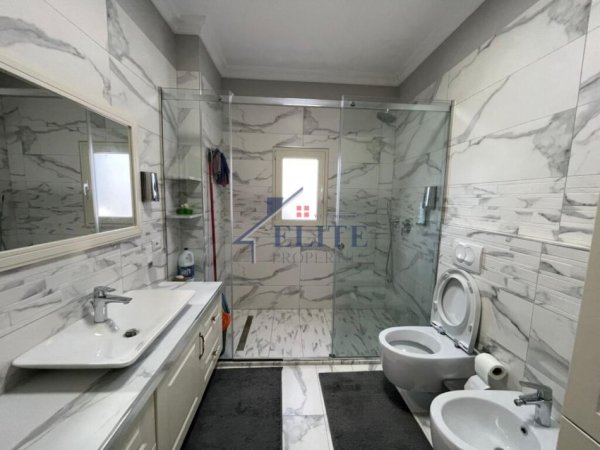 Tirane, jepet me qera apartament 2+1+Ballkon Kati 2, 150 m² 600 € (Fresku)