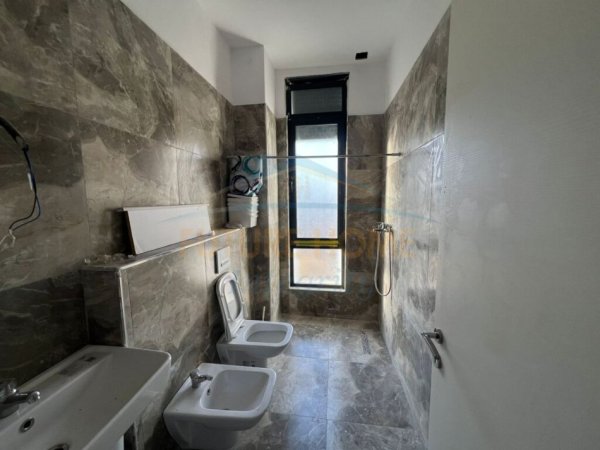 Tirane, jepet me qera apartament 1+1 Kati 2, 71 m² 300 € 