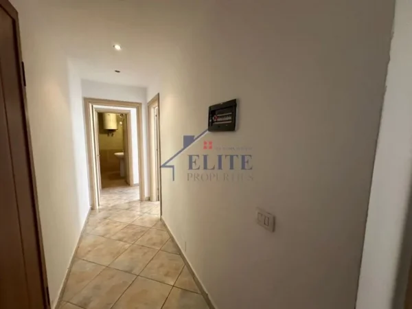 Tirane, jepet me qera zyre Kati 6, 108 m² 1.099 € (Prane RTSH-se)