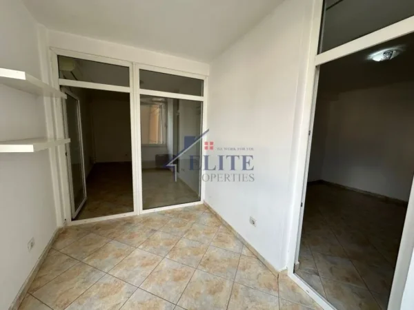 Tirane, jepet me qera zyre Kati 6, 108 m² 1.099 € (Prane RTSH-se)