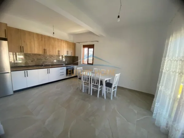 Tirane, jepet me qera apartament 2+1 Kati 2, 128 m² 500 € 